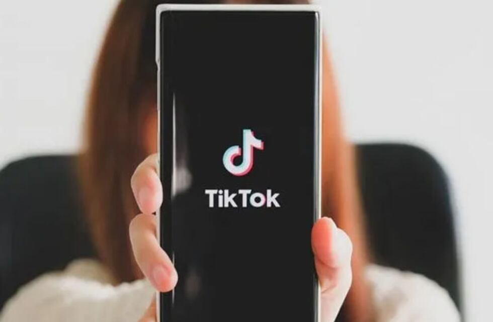 El reto de TikTok en el que una chica le prendió fuego en el cabello a su amiga por error