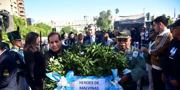 Acto por Malvinas en Córdoba: Passerini homenajeó a los héroes y los caídos en la guerra. (Pedro Castillo / La Voz)