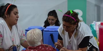 En La Noche de las Vacunas se completarán esquemas y se aplicarán dosis de la antigripal y la de Covid-19.