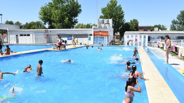Arrancó la Colonia Municipal "todos al agua"