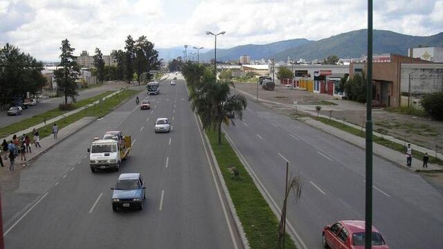 Murió una mujer en un choque entre una ambulancia y un taxi en la avenida Paraguay