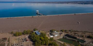 Mendoza 16 de julio de 2020 Sociedad
Dique El Carrizal
Por las intensas nevadas registradas el ultimo mes en la cordillera, los embalses y diques recuperaron sus cotas historicas y algunos camping y casa en las orillas se vieron afectados
Foto: Ignacio Blanco / Los Andes