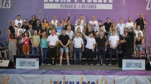 Referentes del cristinismo encabezaron el plenario de la militancia bajo el lema "luche y vuelve"