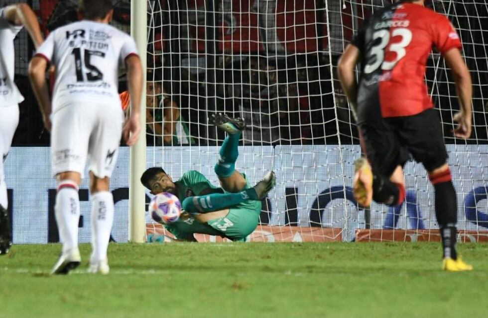 Newell’s y Colón empataron en una noche que pudo ser para cualquiera