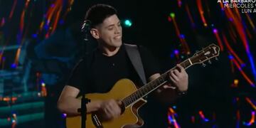 El cordobés Nicolás Reartes venció en su primera batalla y sigue en La Voz Argentina.