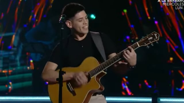 El cordobés Nicolás Reartes venció en su primera batalla y sigue en La Voz Argentina.
