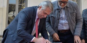 Alberto Fernández llega a San Luis para la entrega de viviendas en Villa Mercedes junto al gobernador Alberto Rodríguez Saá.