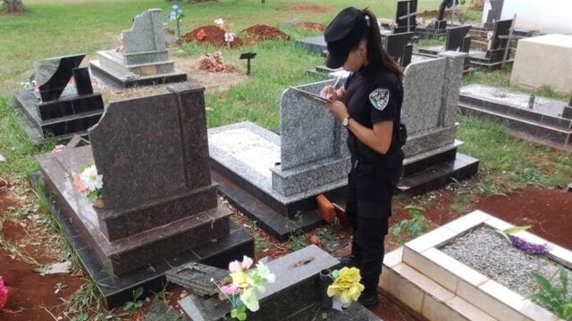 Vecinos de Gobernador López indignados por vandalismo de panteones.