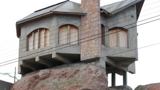 La casa no se terminó de construir y brinda misterio a los visitantes.