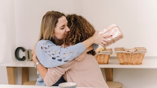 Qué regalar en Navidad para sorprender a una mujer: ideas para todo presupuesto.