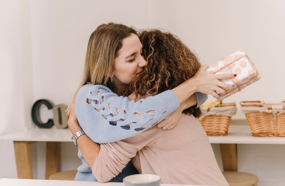 Qué regalar en Navidad para sorprender a una mujer: ideas para todo presupuesto