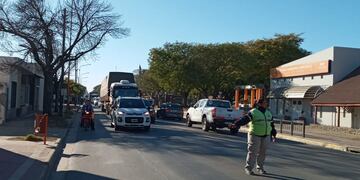 Caos en el transito en Arroyito por el fin de semana XXL
