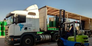 Salió el primer camión hacia Brasil con la carga de pulpa de durazno desde San Rafael.