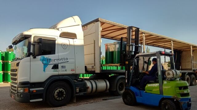 Salió el primer camión hacia Brasil con la carga de pulpa de durazno desde San Rafael.