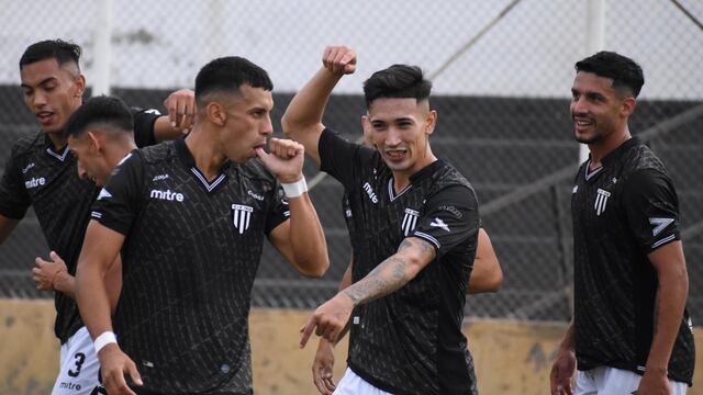 Ortegoza festeja su gol para Gimnasia y Esgrima ante Morón.