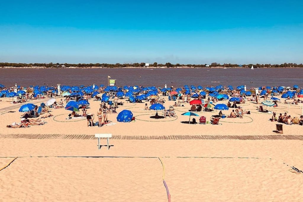 El balneario La Florida es una de las playas más importantes en la costanera de Rosario sobre el río Paraná.