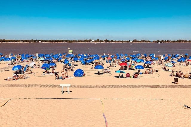 El balneario La Florida es una de las playas más importantes en la costanera de Rosario sobre el río Paraná.