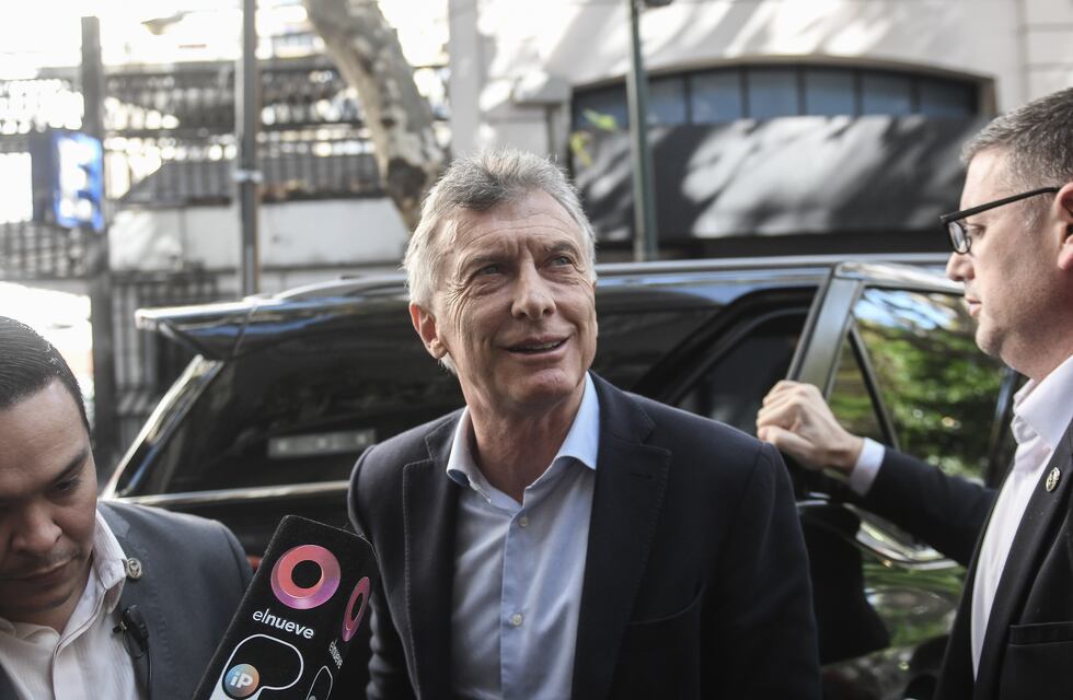 Mauricio Macri compartió por primera vez la tapa de su segundo libro