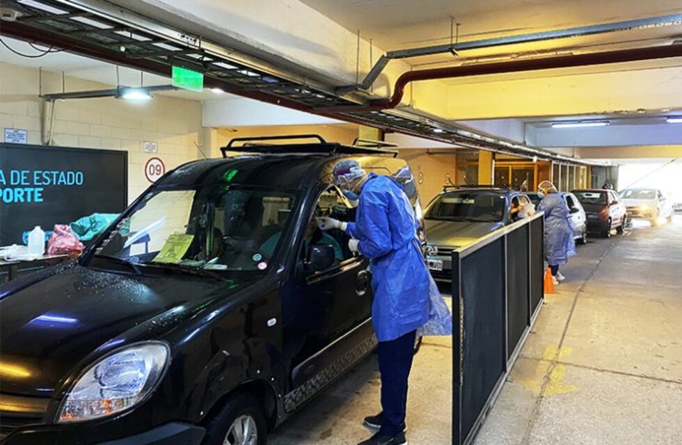 Más de 50 vehículos se acercaron al “Hisopado Móvil” en el primer día