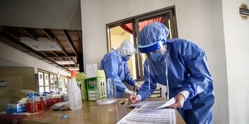 Sus padres están graves tras contraer coronavirus y lanzó una campaña para juntar dinero para comprar sus medicamentos