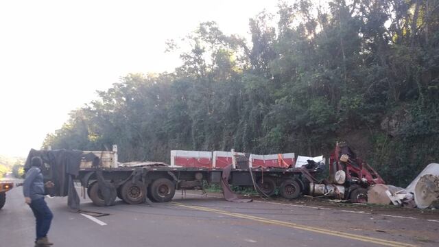 Accidente fatal en Cerro Azul: un camionero fallecido.