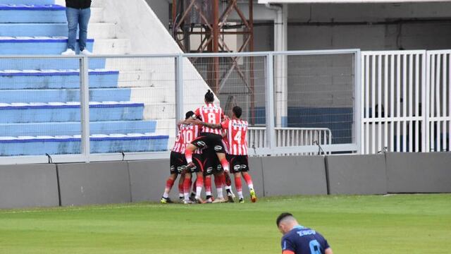 El lateral marcó el único gol del partido apenas arrancaron a jugar en el estadio de la Crema