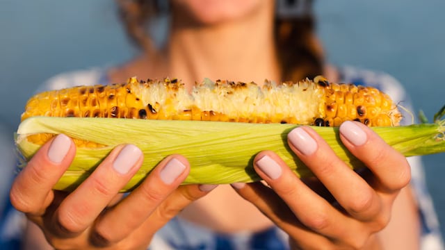 Cuánto cuesta un choclo en las playas de Brasil para los turistas en el verano 2026.