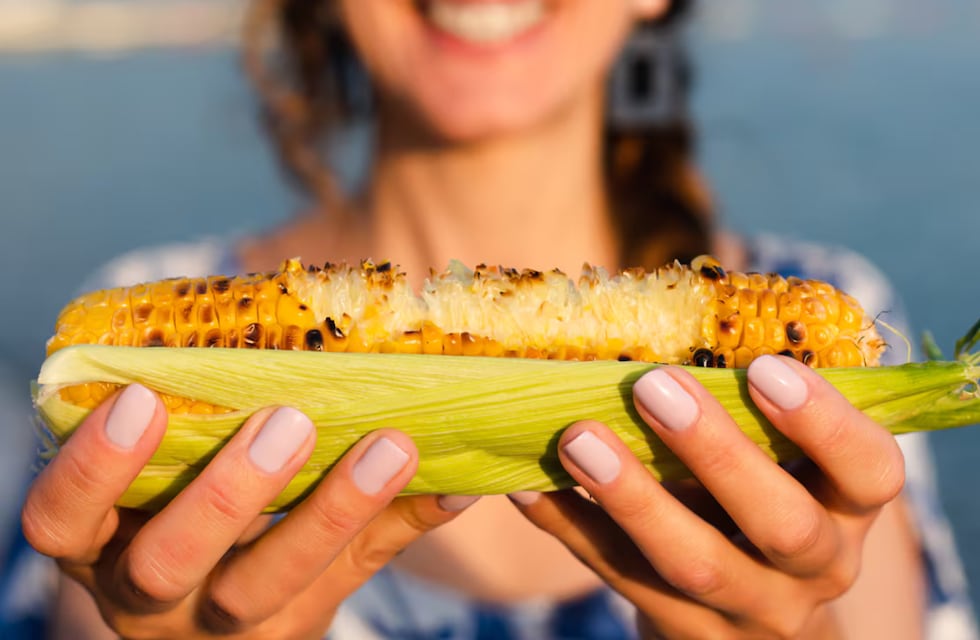 Cuánto cuesta un choclo en las playas de Brasil para los turistas en el verano 2026