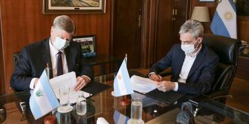 Ziliotto y Meoni durante la firma del convenio (APN)
