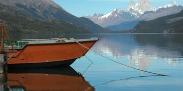 Arrojó su anillo de compromiso al lago y un buzo lo encontró.