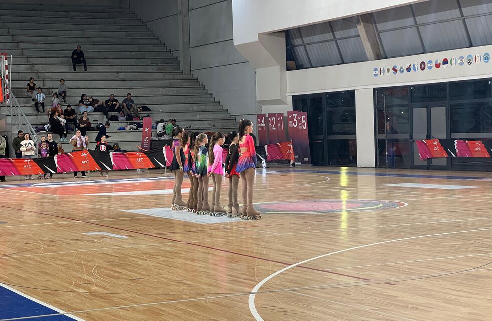 Villa Carlos Paz: Patinadoras de toda la provincia en el Estadio Arena