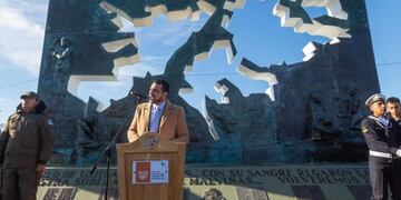 Acto central del 2 de Abril que tuvo lugar en la plaza Islas Malvinas.