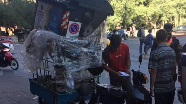 El carro. (@PoliciaCbaOf en Twitter)