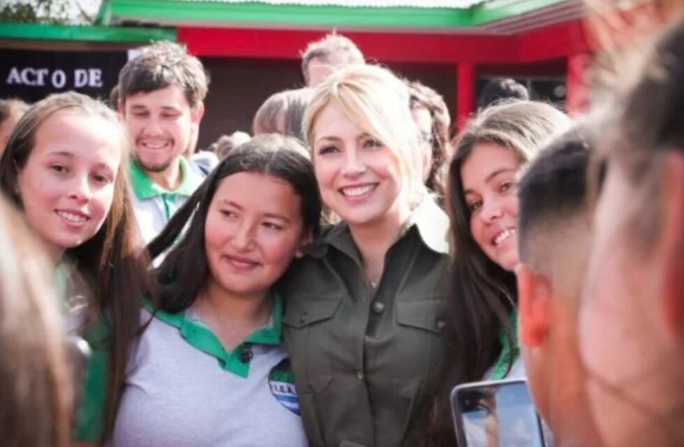 Bernardo de Irigoyen: Fabiola Yáñez estuvo presente en la inauguración del IEA N°17