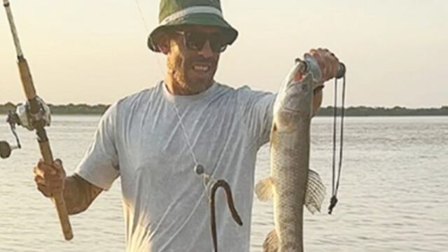 Carlos Tevez visitó Entre Ríos y disfrutó de la pesca en el río Paraná.