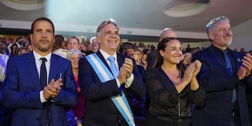 Celebración por el 25 de Mayo. El intendente de Alta Gracia, Marcos Torres, junto al gobernador Martín Llaryora, y la vicegobernadora, Myrian Prunotto.