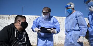 La Municipalidad de Las Heras y el ministerio de Salud realizan opertativos de detección de Covid-19 en barrios vulnerables. Gentileza MLH