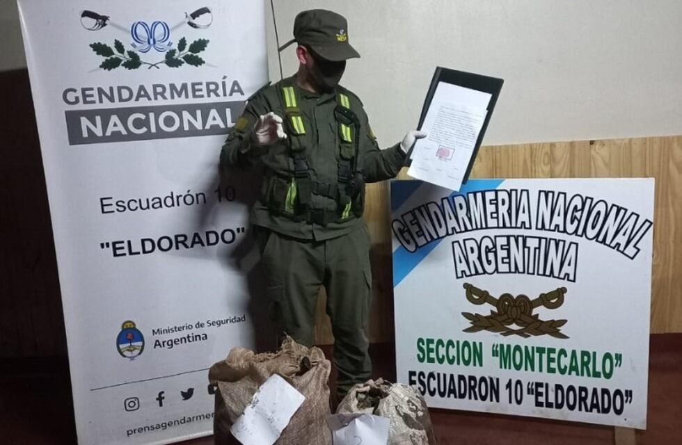 Dejan abandonados dos bultos con marihuana en Puerto Piray