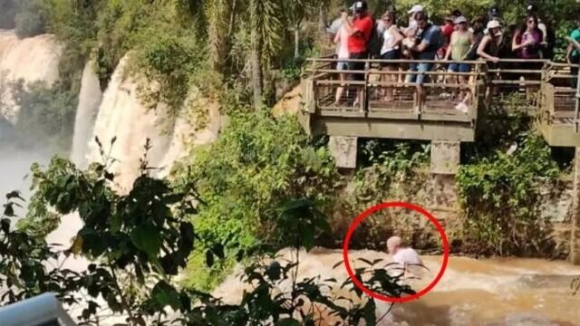 El dramático momento fue captado por la cámara de un turista.