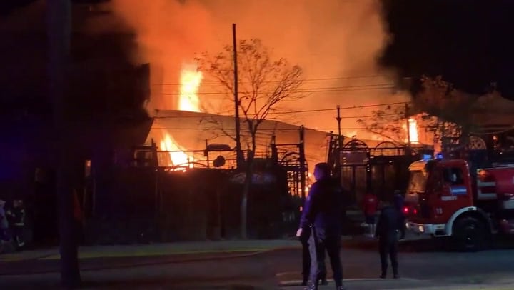 Fuerte explosión en una fábrica del polígono industrial de Ezeiza. (Infobae)