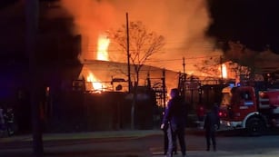 Fuerte explosión en una fábrica del polígono industrial de Ezeiza. (Infobae)