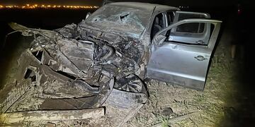 Accidente en Arroyito una camioneta tumbó una torre