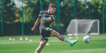 El cordobés Julián Álvarez y su primera práctica con Manchester City. (Prensa Manchester City).