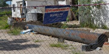 Clausuraron la ex fábrica de baterías Nesaglo en Ceres. (@erikagonnet)