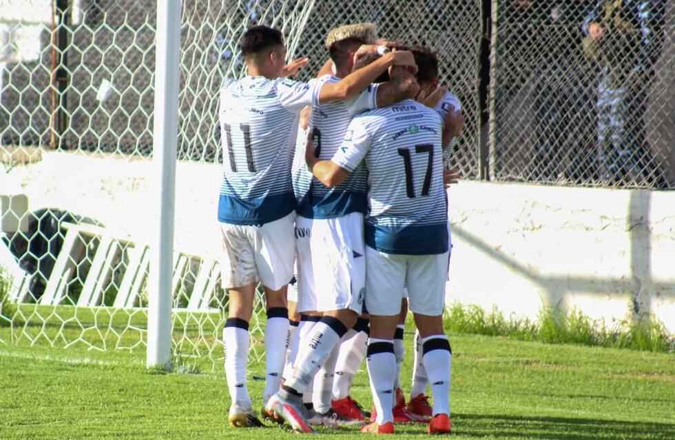 Independiente Rivadavia lo dio vuelta y le ganó a Tristán Suárez 2-1