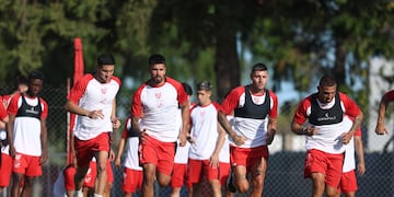 El equipo de Daniel Oldrá comenzó los entrenamientos en La Agustina. El delantero Franco Jara y el arquero Lautaro Maldonado son las primeras incorporaciones. (Prensa Instituto)