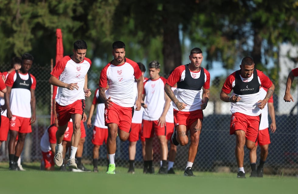 Instituto está cerca de sumar un volante que jugó en Talleres y un defensor de experiencia