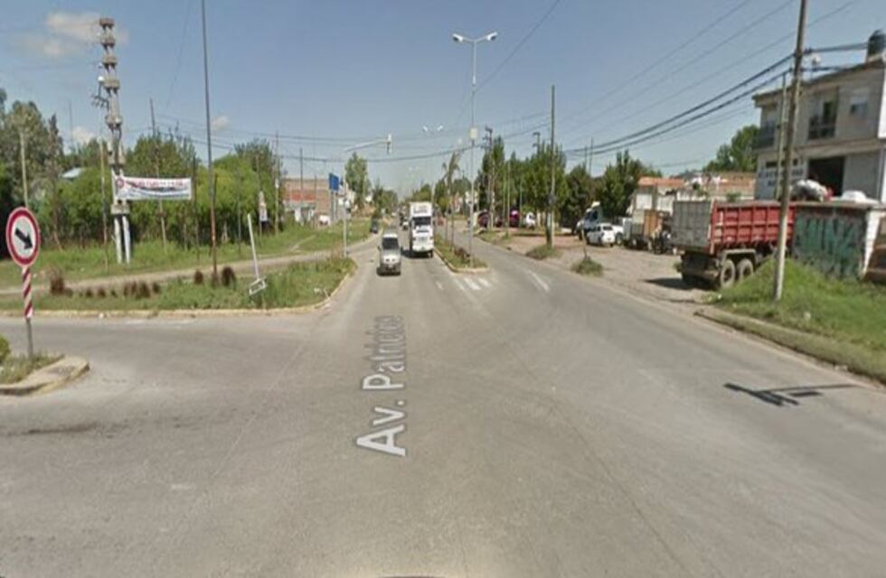 Merlo: robaron un auto, y en la huída atropellaron a una ciclista, que quedó gravemente herida