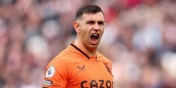 "Dibu" Martínez podría cambiar de club.