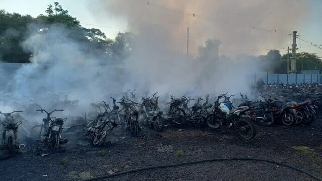 Un incendio consumió más de 150 motocicletas.